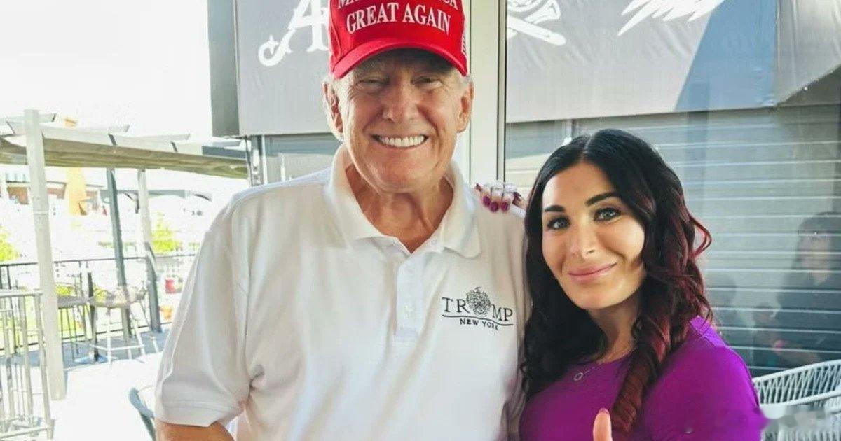 劳拉·卢默（Laura Loomer）：普京对特朗普竖起了中指这位颇受欢迎的MA
