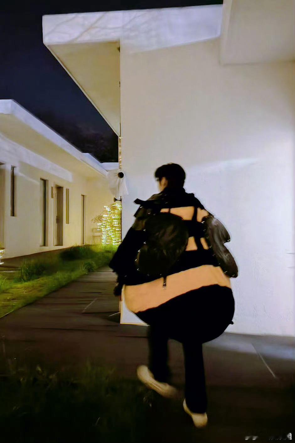 魏大勋把高叶撞飞了温馨提示：前方勋叶“车祸”现场，非战斗人员请勿在喝水时观看，以