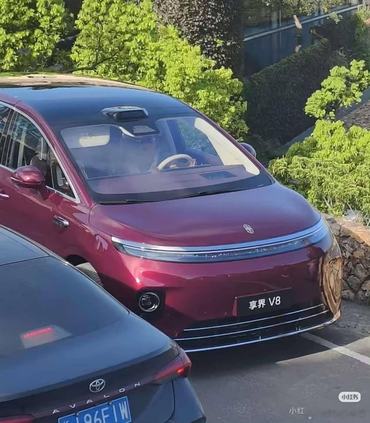 来一张享界V8的美照，这肯定又是一个“甜点”车享界v8