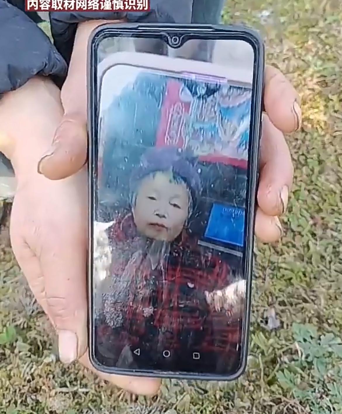 辛酸，湖南一70多岁老太失足掉厕所，4天了才找到。估计是个独居的老人吧，人失踪了