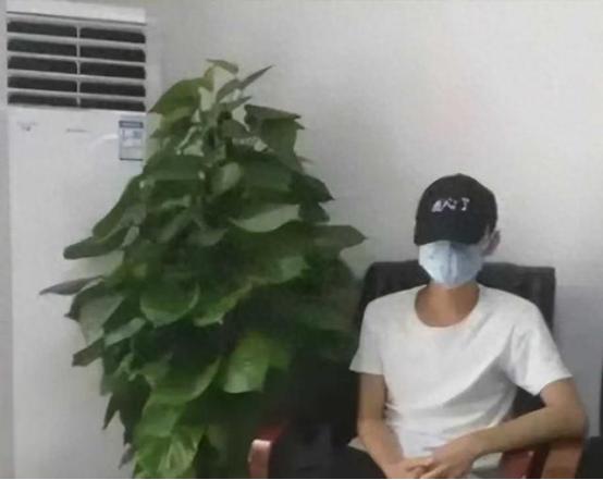 湖南，一小伙子跟女友去酒店开房，本来兴致正浓时，小伙子发现自己没有带套，无奈之下