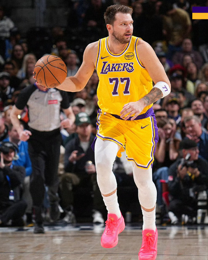 掘金战胜湖人湖人vs掘金 约基奇三双carry全场，穆雷关键三分一剑封喉，掘金用