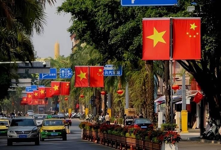 越南 ：哀其不幸，怒其不争。越南对华摇摆，连家门口的AI峰会都刻意缺席，提到越南