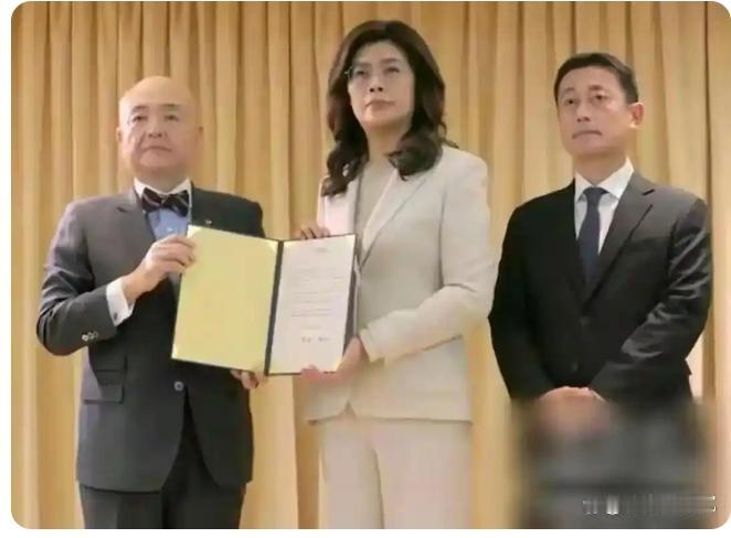 发问：郑丽文向日本捐款究竟是什么意思？是在干什么？接收捐款是日本政府吧，是日本政