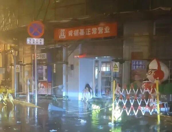 要是礼拜四看到这图，我就可以让群友V我50了。 