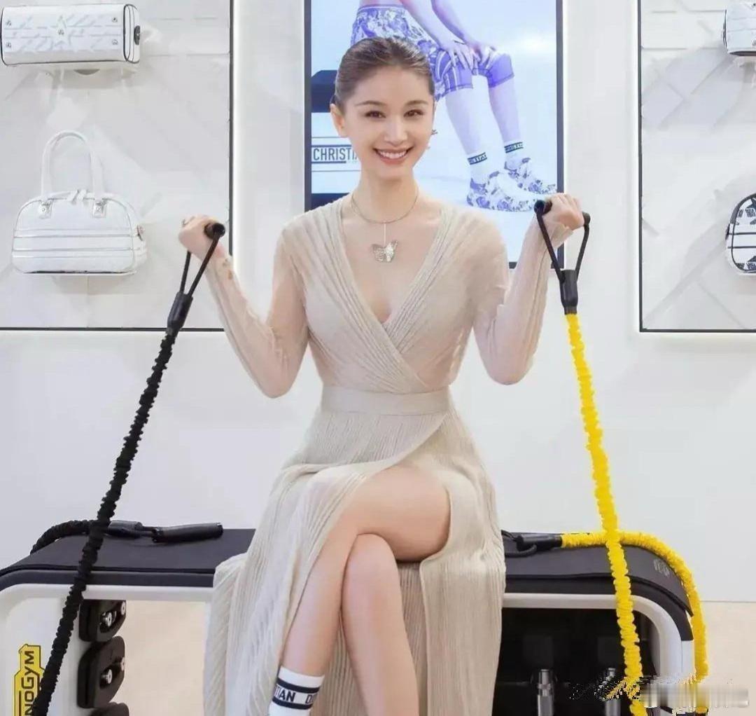 这是王子文吗？没想到她身材这么好 
