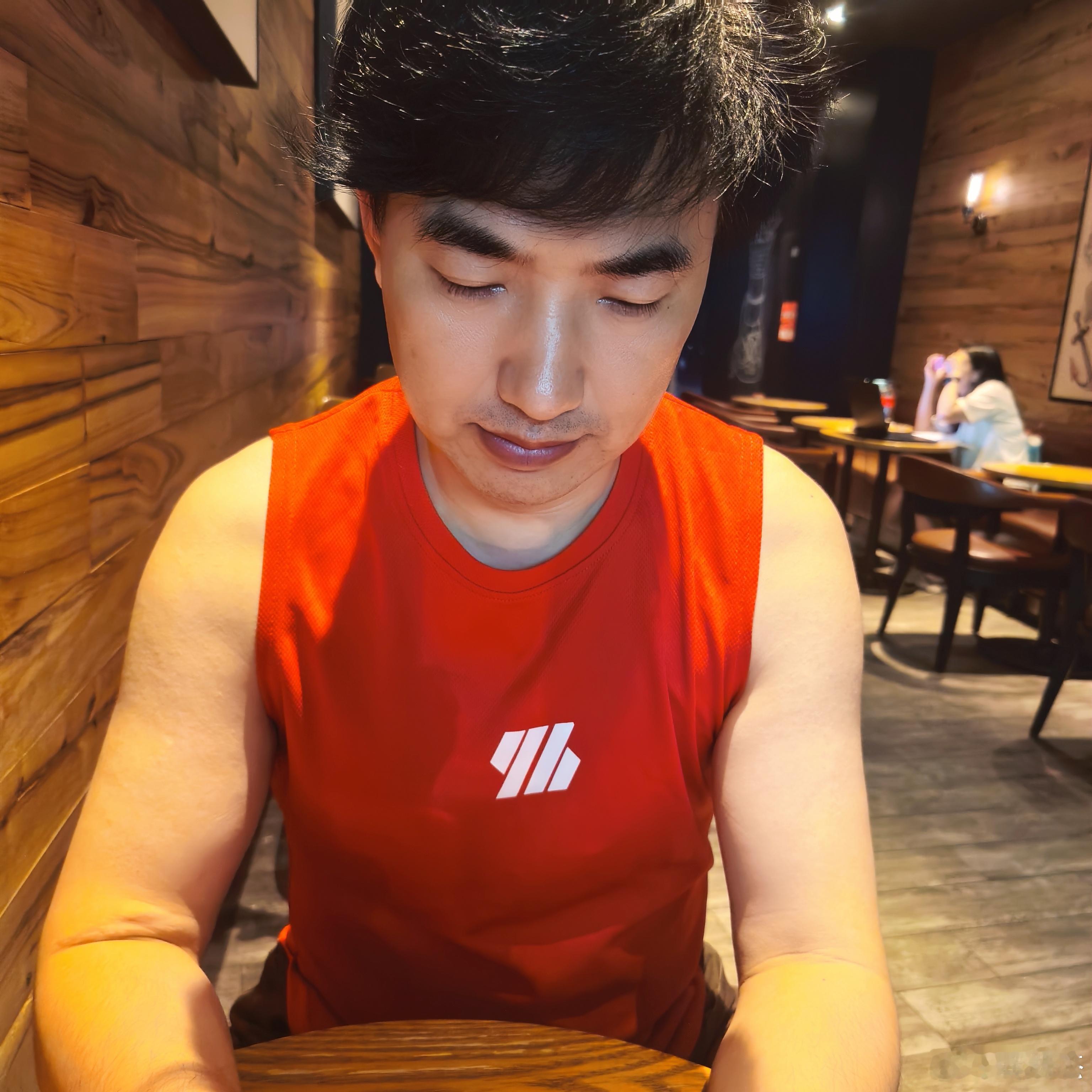 这个周末要去理发了，好几天不赚钱了。。。[思考] ​​​