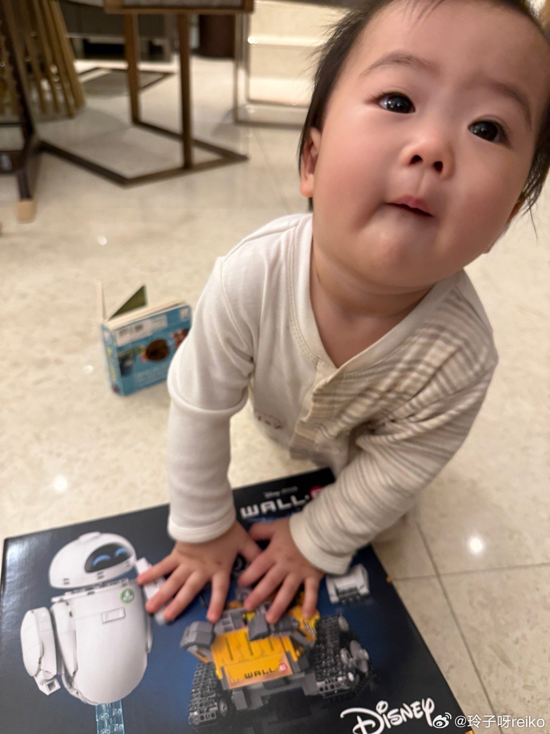 宝宝穿搭基础 玩具就不能基础乐高机器人安排 希望宝宝给我拼出来 ​​​