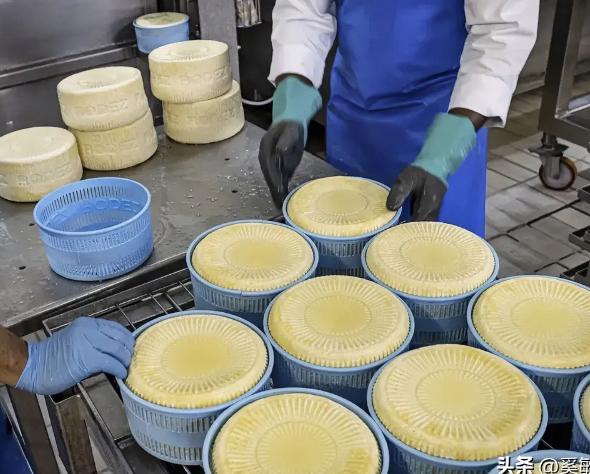 法国慌了
当地时间12月23日，法国财政部公开表示，法国政府认为中国的反制措施具