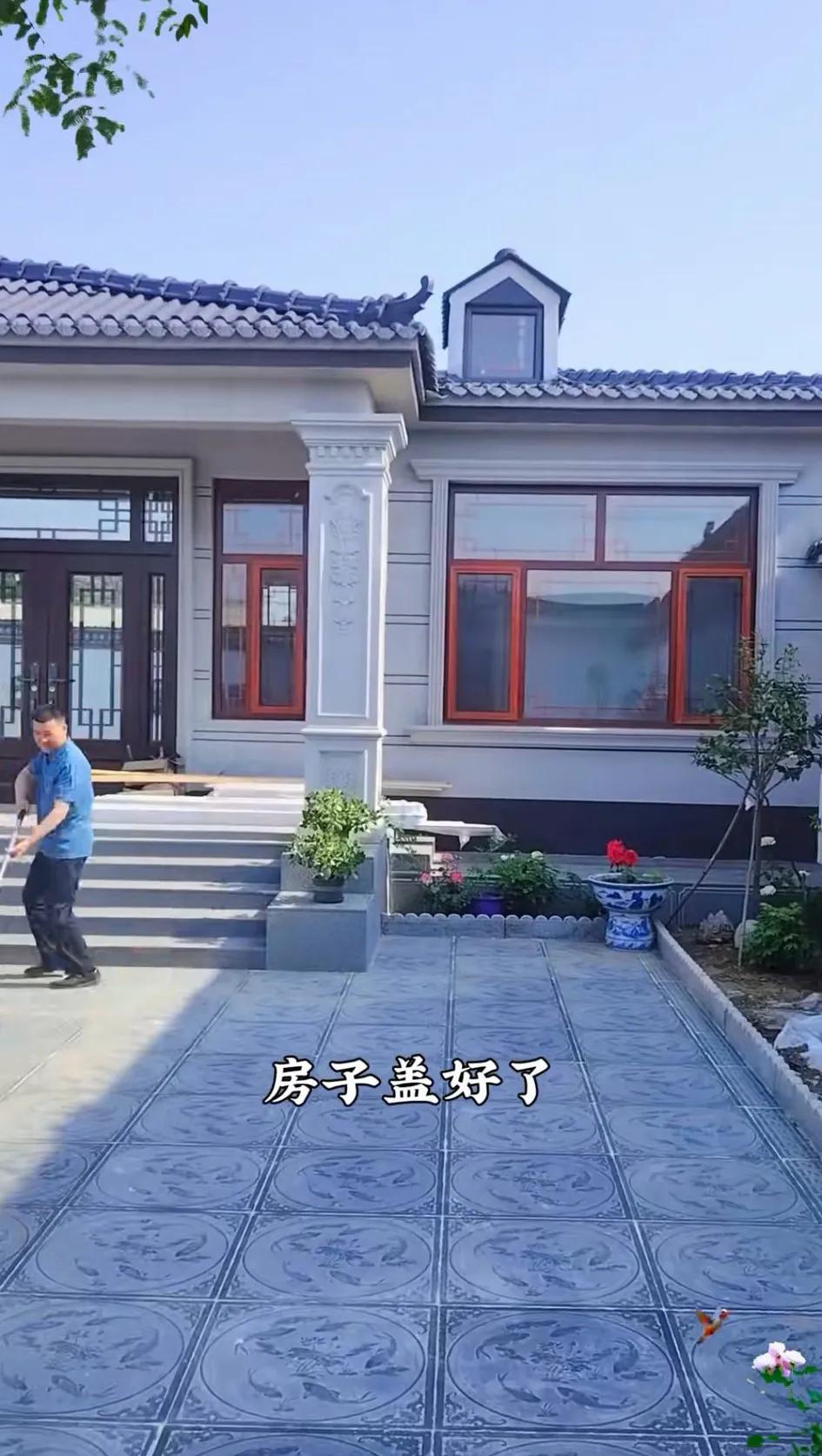 这花33自己盖房，比花33万买楼房强多了，楼房还要公摊面积费这费那费，看来在农村