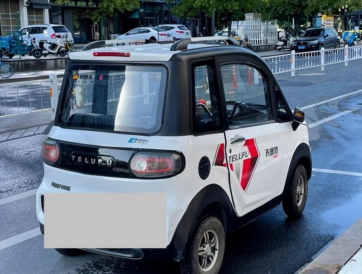 老头乐为什么没人管，其管理困局，是法律、民生与执法的多重交织。这类车辆生产时被归