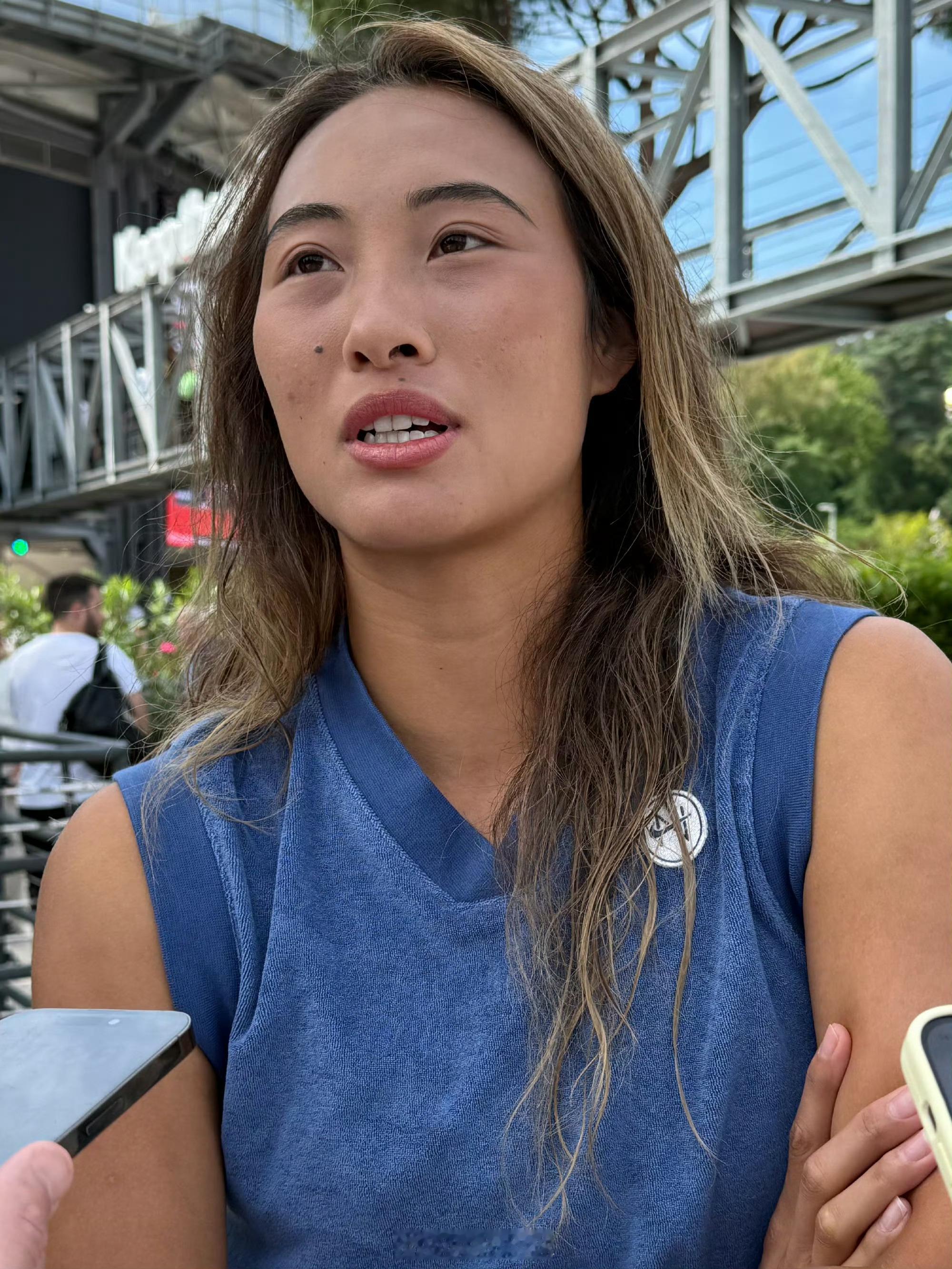 郑钦文回应与主裁争执wta 罗马赛，郑钦文战胜布克沙后的采访，谈到了与主裁在比赛