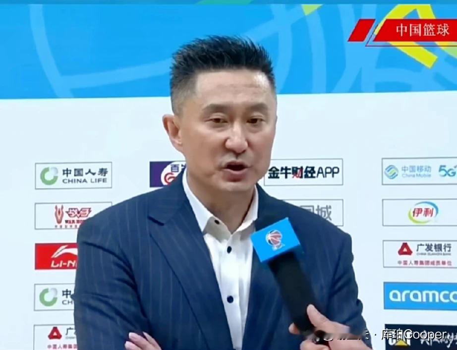 兵不厌诈！杜锋太狡猾，杨鸣斗智完败，但有王牌没出，半决赛G2突然变阵，雪藏沃特斯