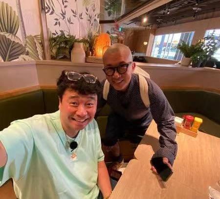  近日，据台媒，韩星姜元来晒出多张在台和具俊晔的合影，并发文提到为了见40年知己