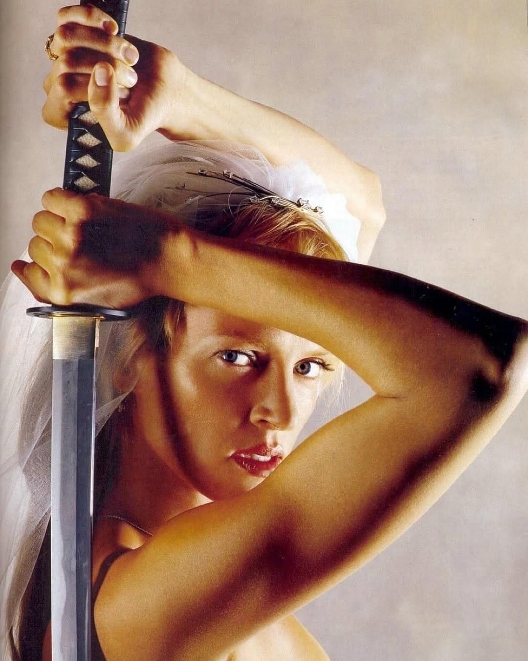 深焦影迷考古 分享一组乌玛·瑟曼2003年为《杀死比尔1》拍摄的宣传物料 