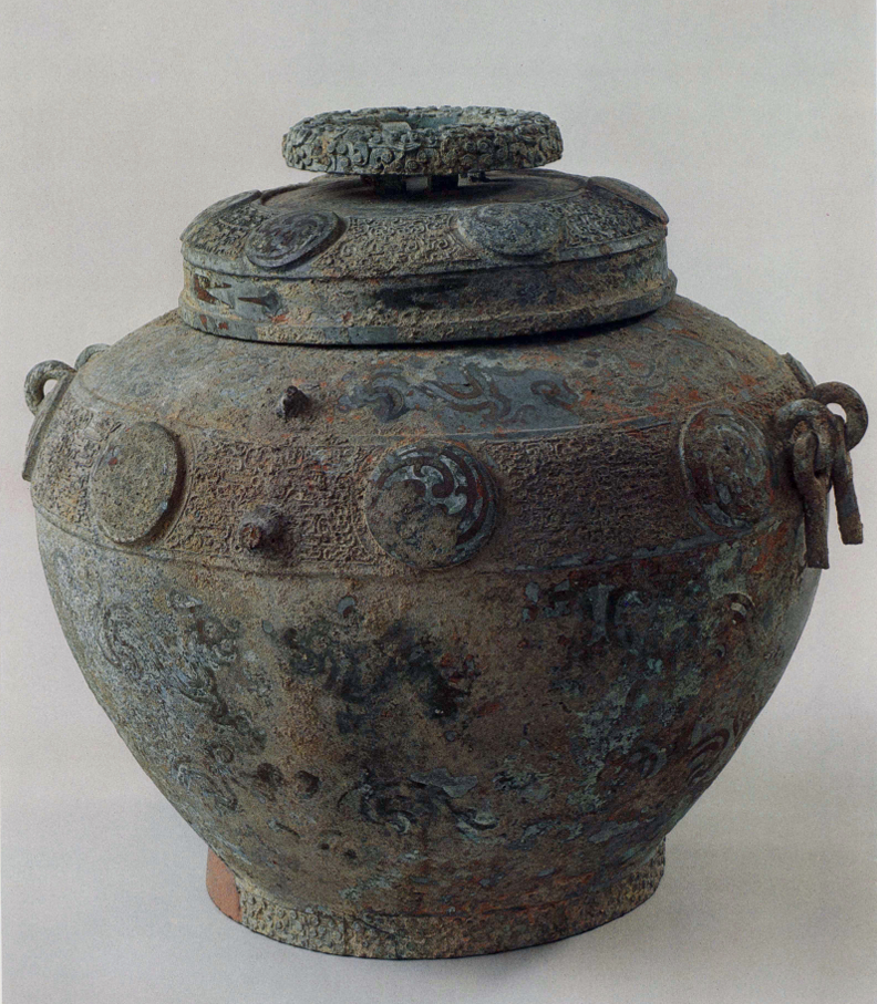 每天一件青铜器 安徽省博物馆藏1965年寿县春秋晚期蔡侯墓出土嵌红铜兽纹浴缶.高