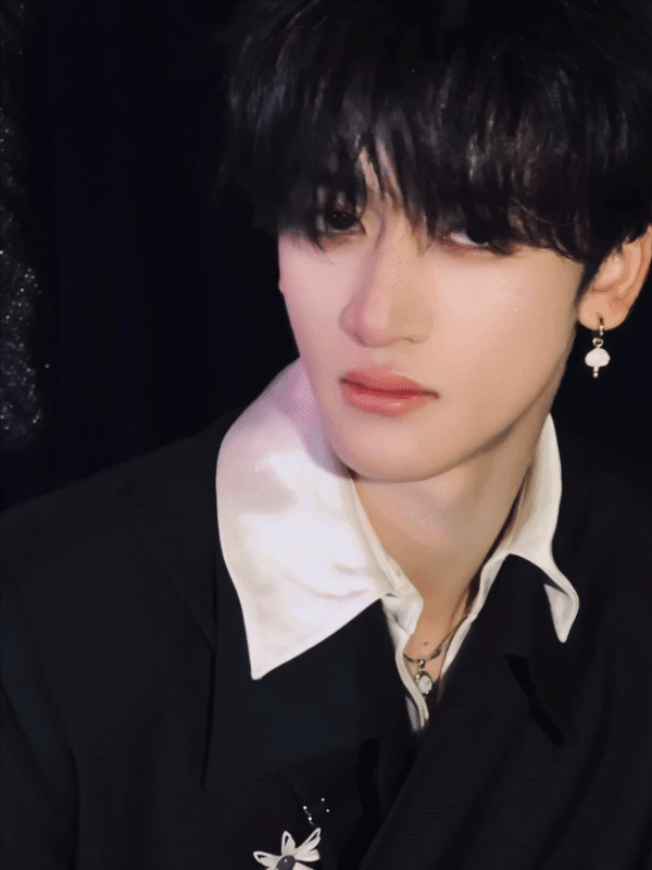 邓佳鑫官宣浙江卫视跨年 ，他是没签TFking音乐厂牌吗？怎么solo活动啊[衰