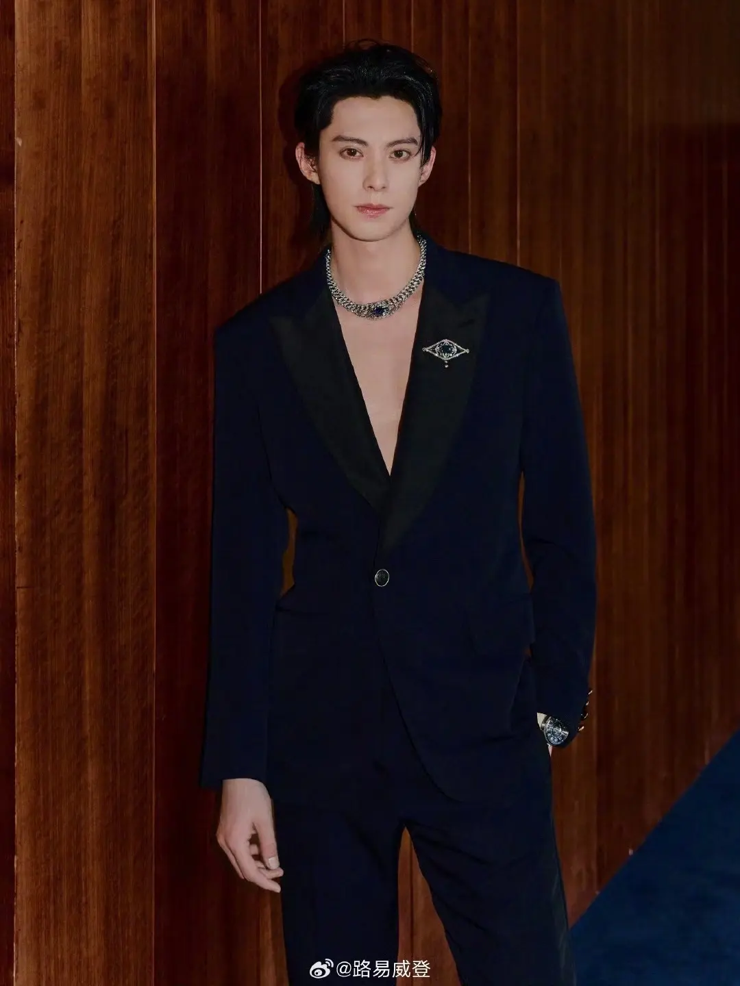 恭喜王鹤棣🔝V，时尚度带货力十足，实至名归！