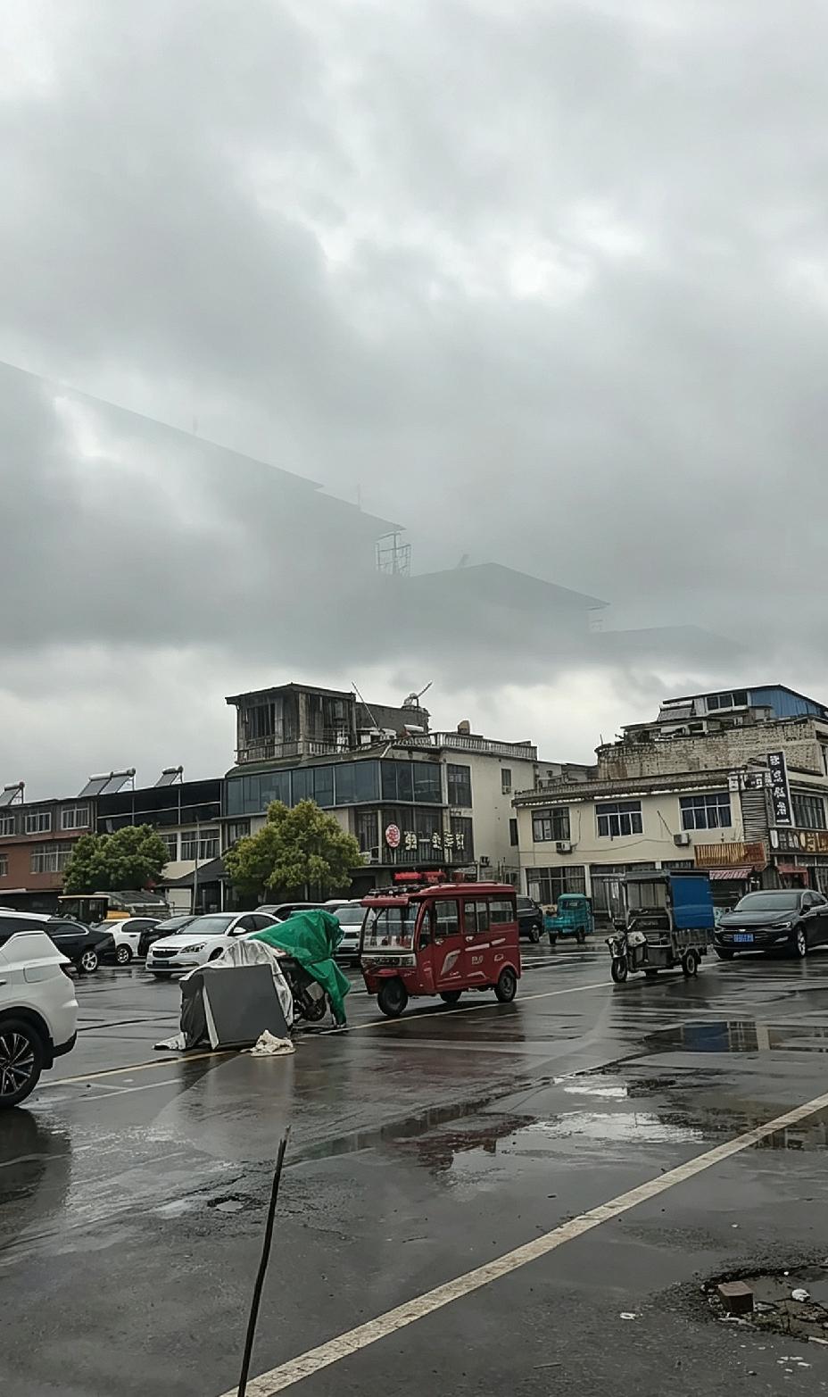 当了妈妈之后才慢慢懂，男孩子不要娶扶弟魔。
没有偏见，只是组建家庭之后你就会明白
