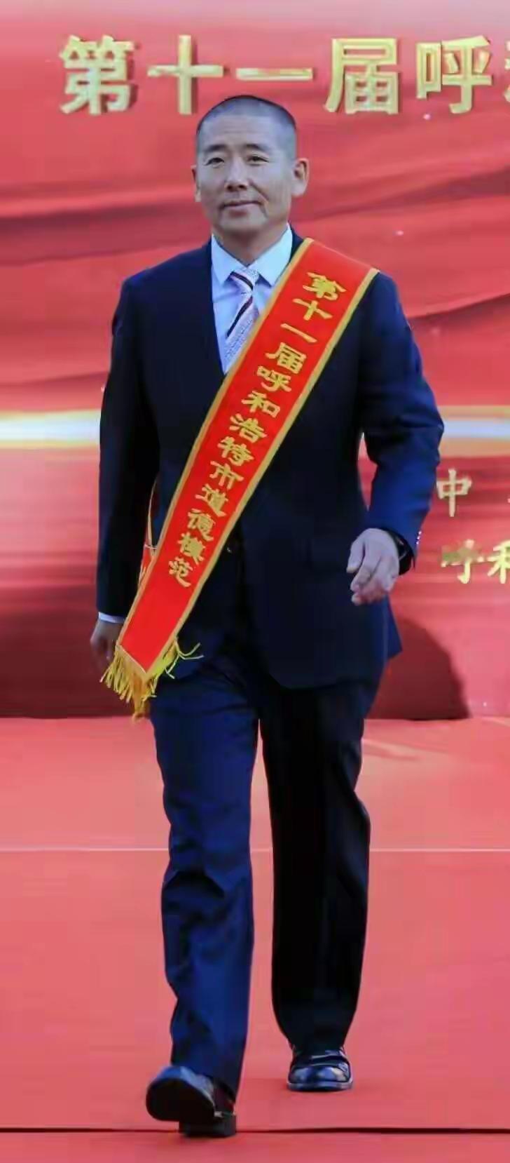 “饮料瓶103982个、烧烤签116100根、其他垃圾3894.94斤……”10