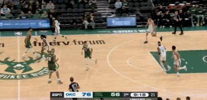 互不相让！波蒂斯与华莱士都是暴脾气！
在今天NBA常规赛雷霆对阵雄鹿的第三节比赛