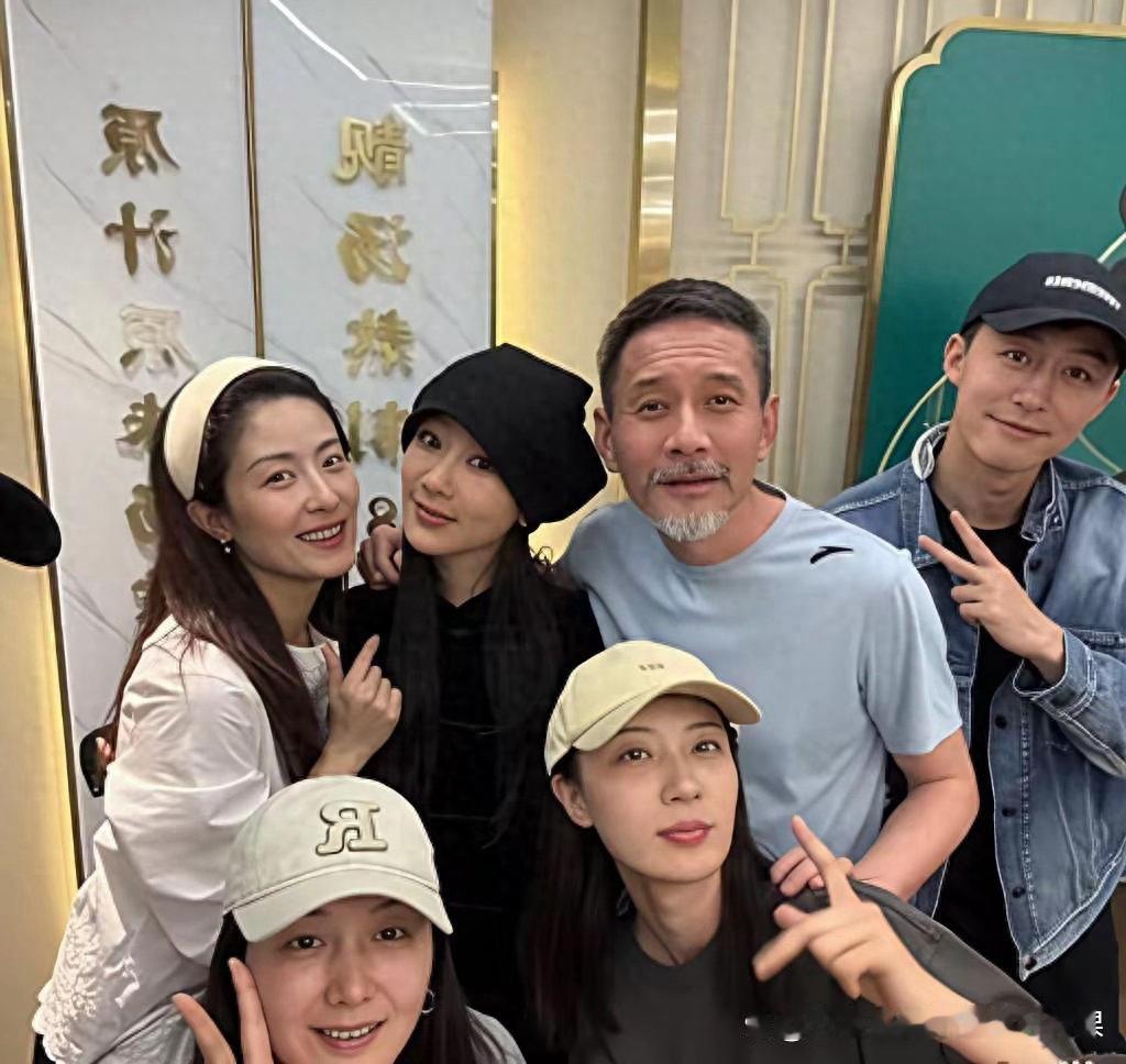田小洁近况曝光！和江珊分居两国，56岁断崖衰老，仍没有亲生儿女 