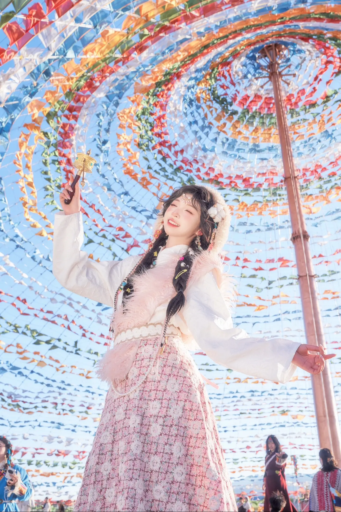 美哭了！总要去一次香格里拉吧。拍一组超有氛围的藏服写真吧