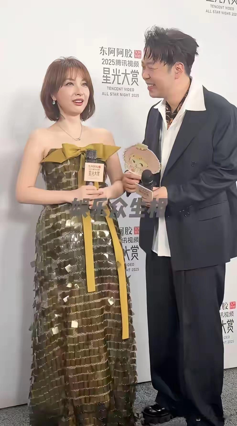 得不到的永远是最好的
     在星光大赏节目现场，杜海涛看吴昕的眼神真有点过分