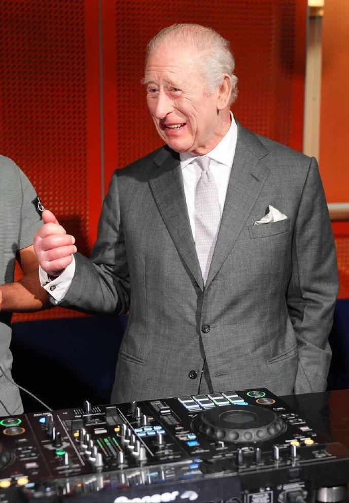 3月16日，查尔斯国王在曼彻斯特访问英杰华工作室，这也是查尔斯国王所拥有的国王信