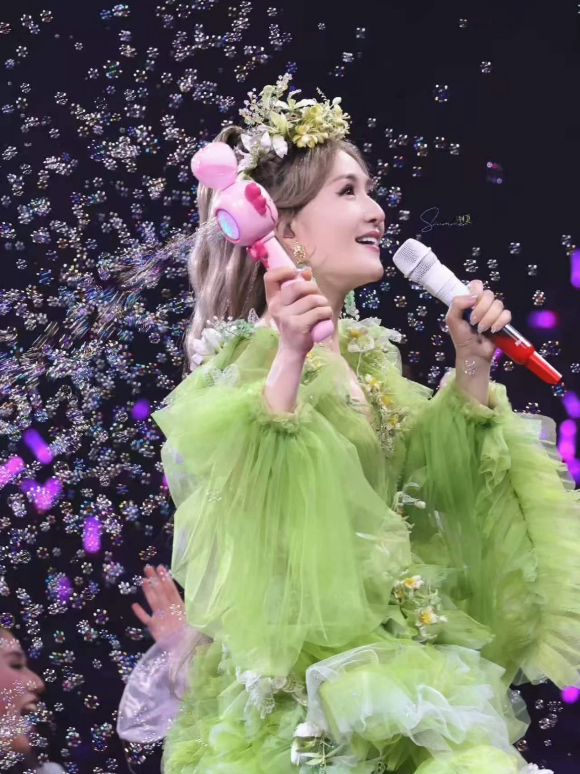 这套妆造太美了吧。。。像精灵又想花仙子一样！ 