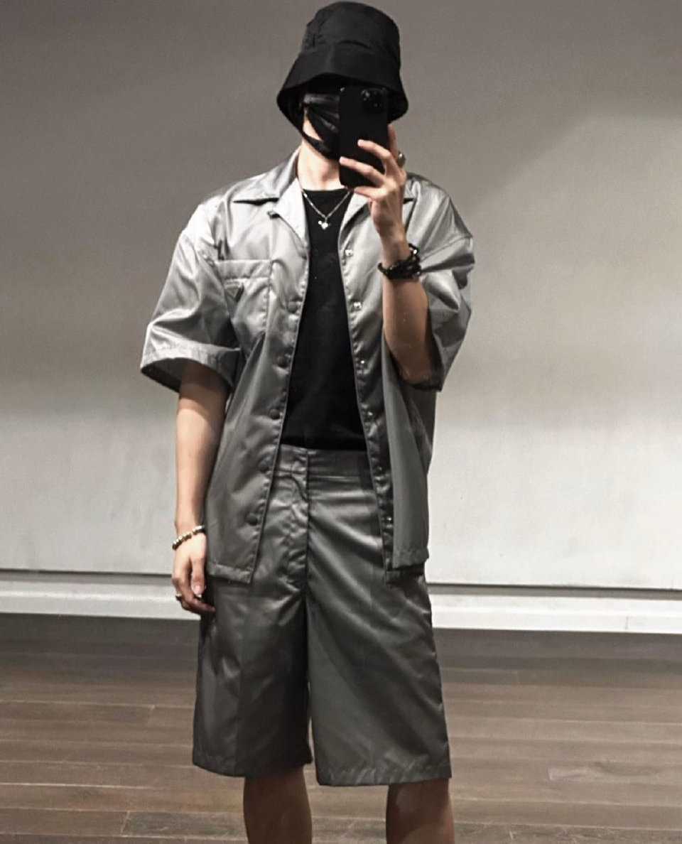 三年前今天的对镜自拍 小心机蔡徐坤