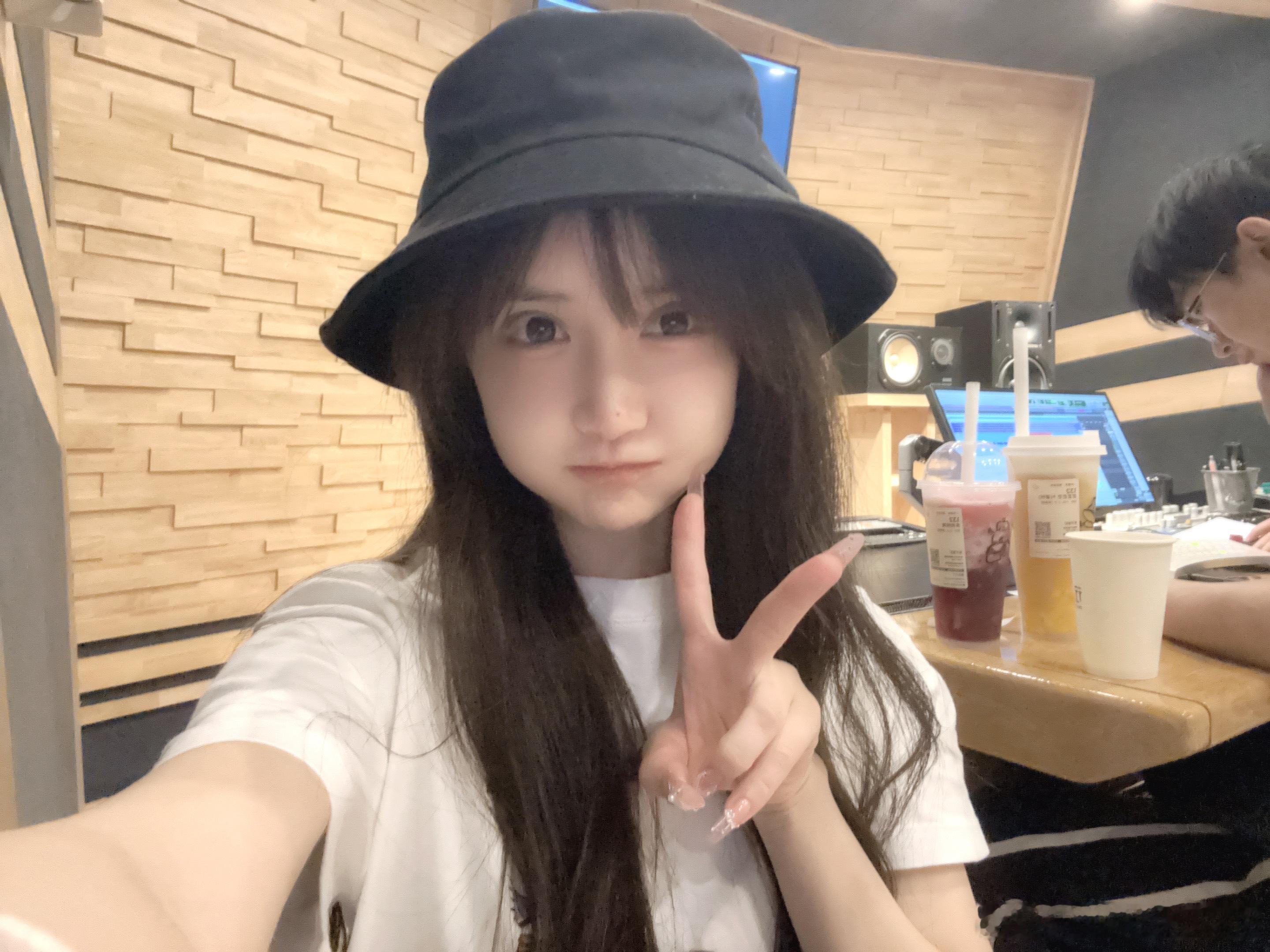 素颜香香～[笑而不语] ​​​