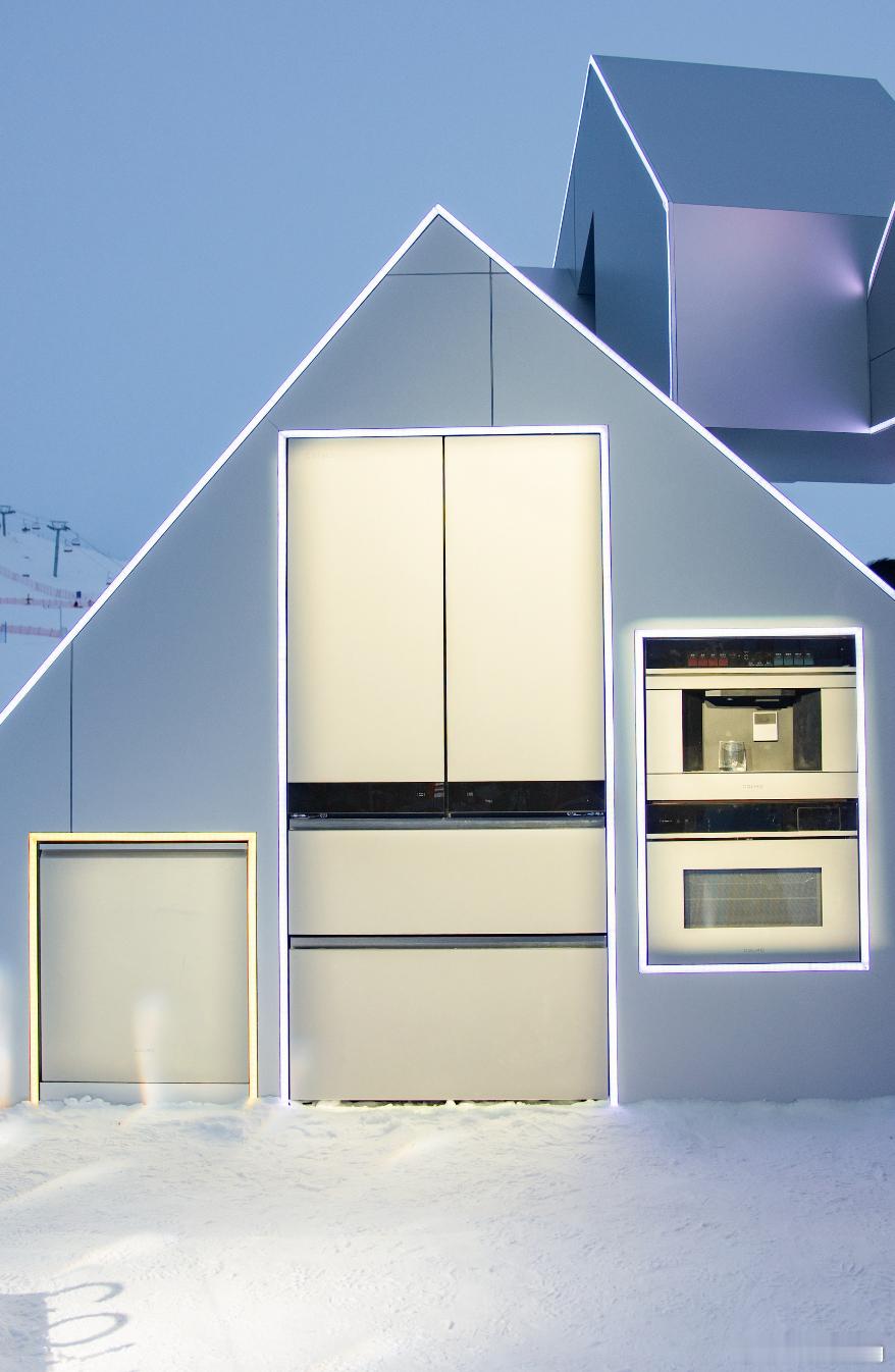 别人帅了一阵子吴彦祖帅了一辈子我是不会放弃去阿勒泰的 帅了一辈子的吴彦祖果然没让