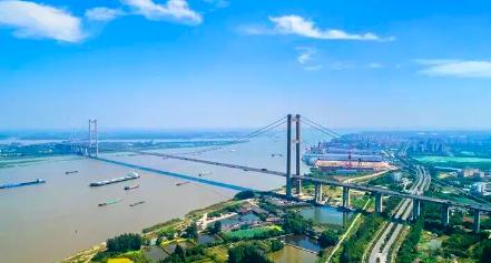2026年5月16日江苏省城市足球联赛将迎来一场极具看点的中下游卡位对决，镇江队