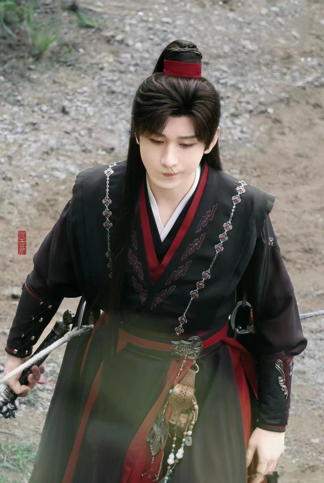 成毅 山海辽阔，毅路生光🌊成毅赴山海神图合集成毅0517生日快乐 毅淇同行
