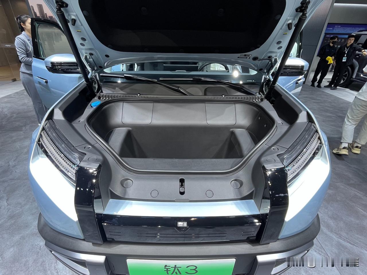 比亚迪钛3到底怎么样？它的定位是科技潮品SUV，价格区间在13.38到19.38