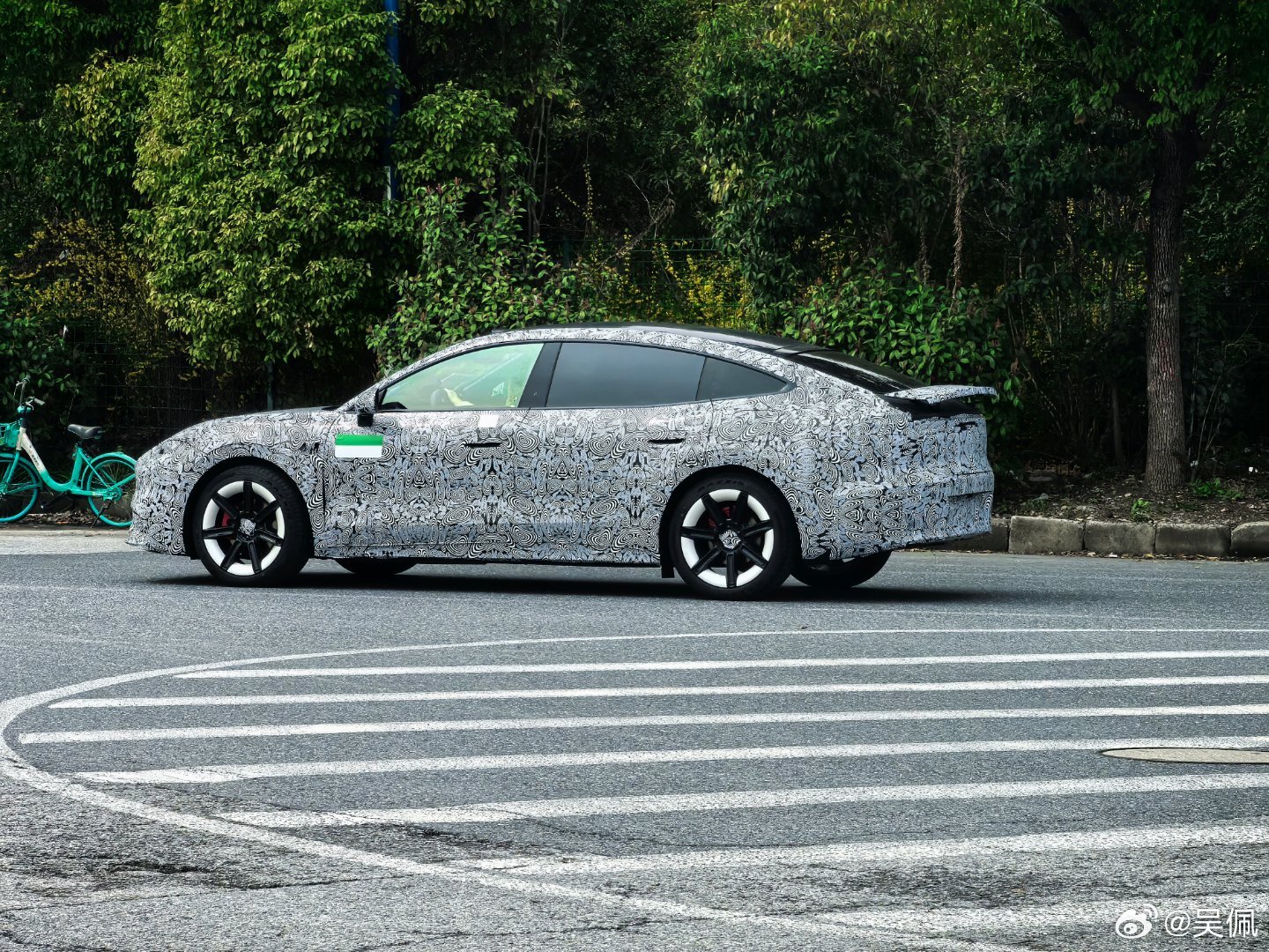 猜，这是谁家的大尾翼 