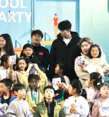 我已经季度疯了[泪奔][泪奔][泪奔]意念魂穿此娃 ​​​