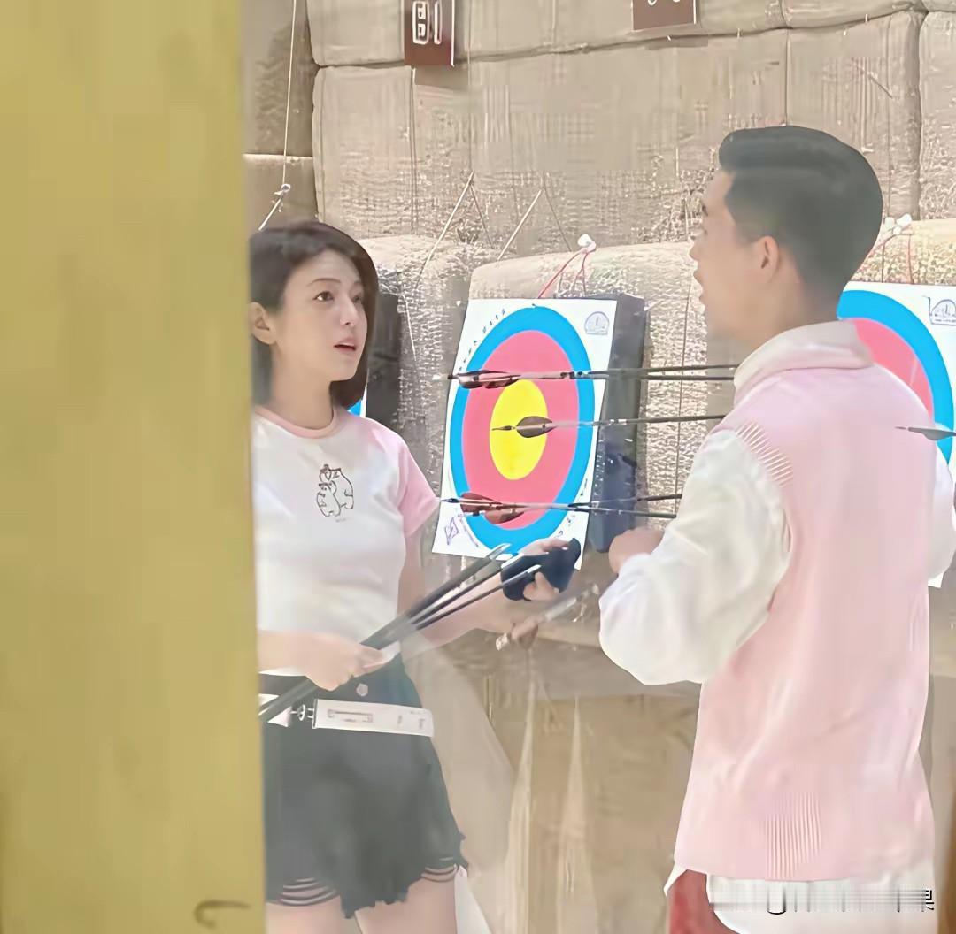 事实证明，她正脸比背影好看。