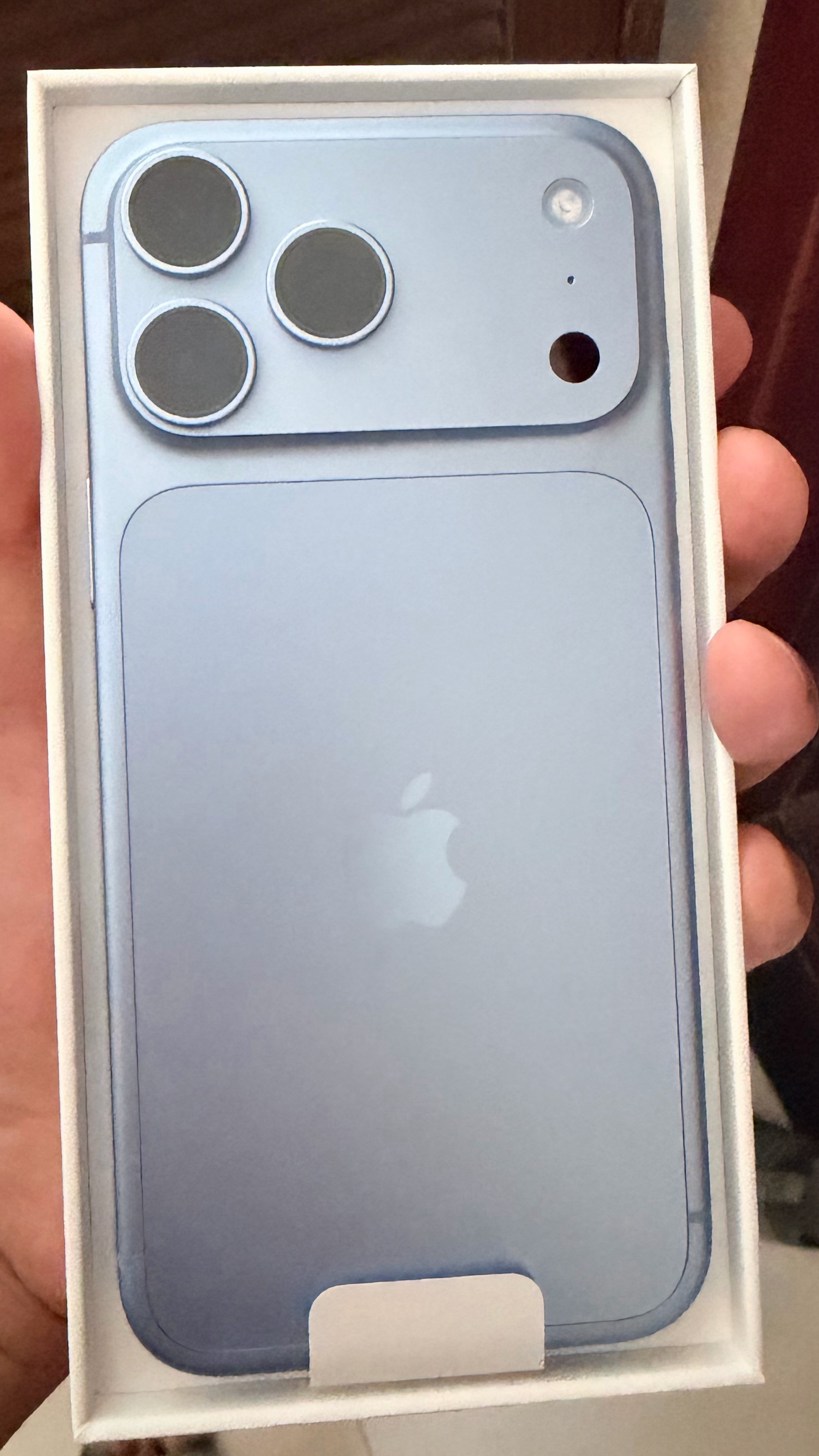 iPhone18 Pro Max实测新机到手实测续航：全程屏幕常亮、刷网页+刷短