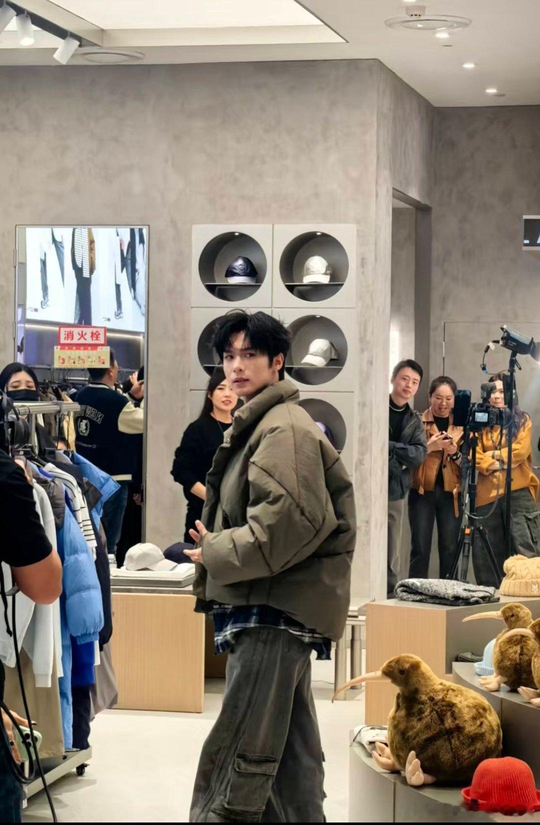 程相长春线下活动生图状态 