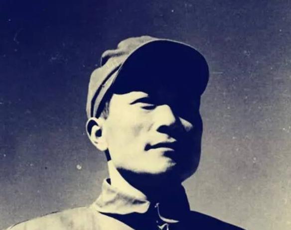 1972年，开国中将张国华的骨灰送达北京时，周总理悲痛的说道：“中央正要重用他的