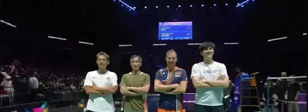 980元一把拍子，家长疯抢
 
林丹退役没闲着，把国家队用的T1100碳纤维技术