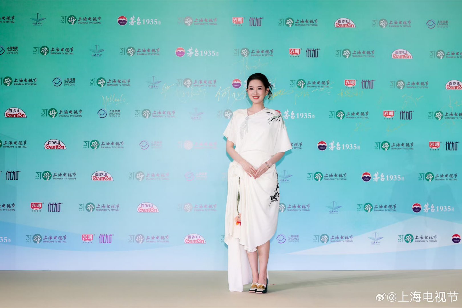 王玉雯白玉兰特邀嘉宾王姐美成啥了，好一朵美丽的玉兰花