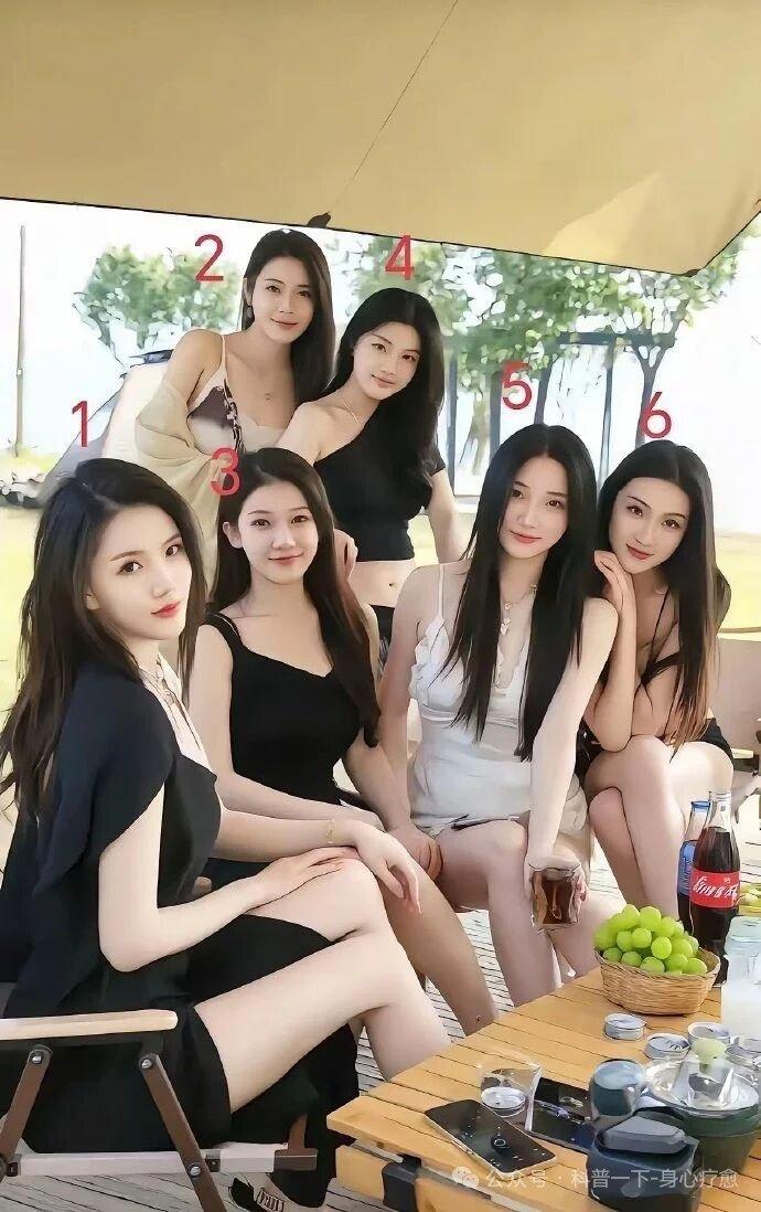 我都说了我有选择困难症，
自从我高考之后，
就不做选择题了。
我的论文题目是：人