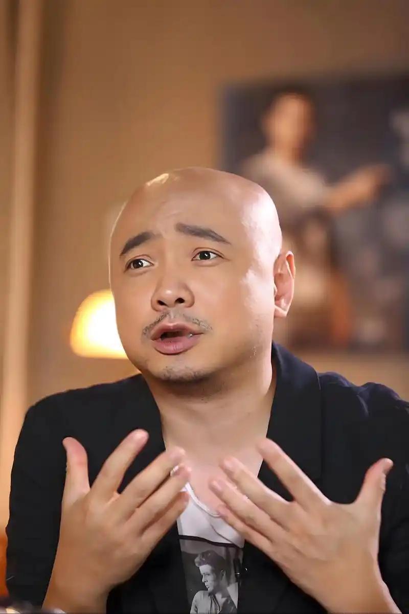 当年，徐峥豪掷200万，在上海徐汇开了家牛肉面馆，一碗面32元，刚开业时徐峥就告