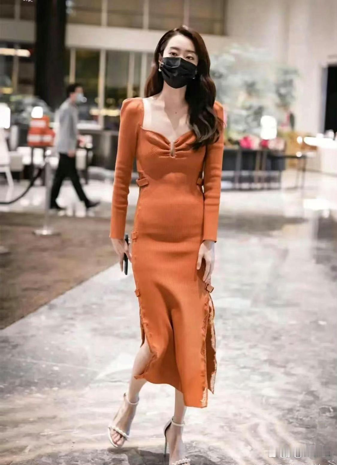 张小斐也太瘦了吧！身形纤细又轻盈，整个人状态超绝～ 