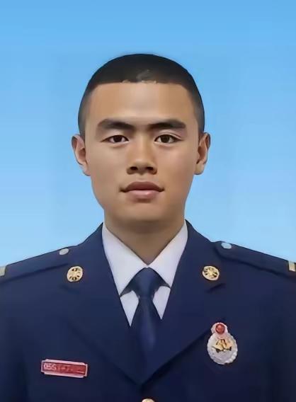 木里牺牲勇士里年纪最小的00后，一句来赌命定格青春，18岁甘肃少年王佛军长眠凉山