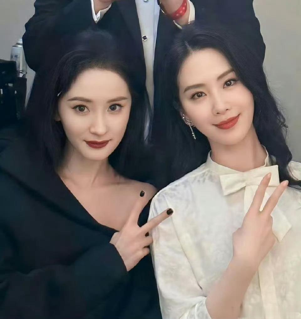 杨幂刘诗诗顶峰相见活久见！杨幂、刘诗诗同时提名第38届大众电影百花奖最佳女配角，