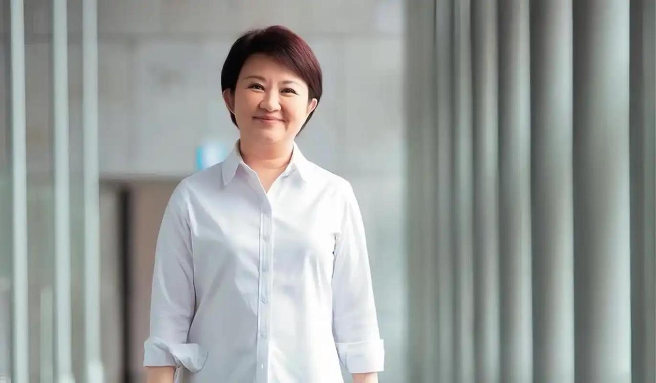 【热点评述】卢秀燕自我膨胀心理以及她在美国时的高调表态，极可能适得其反。
卢秀燕